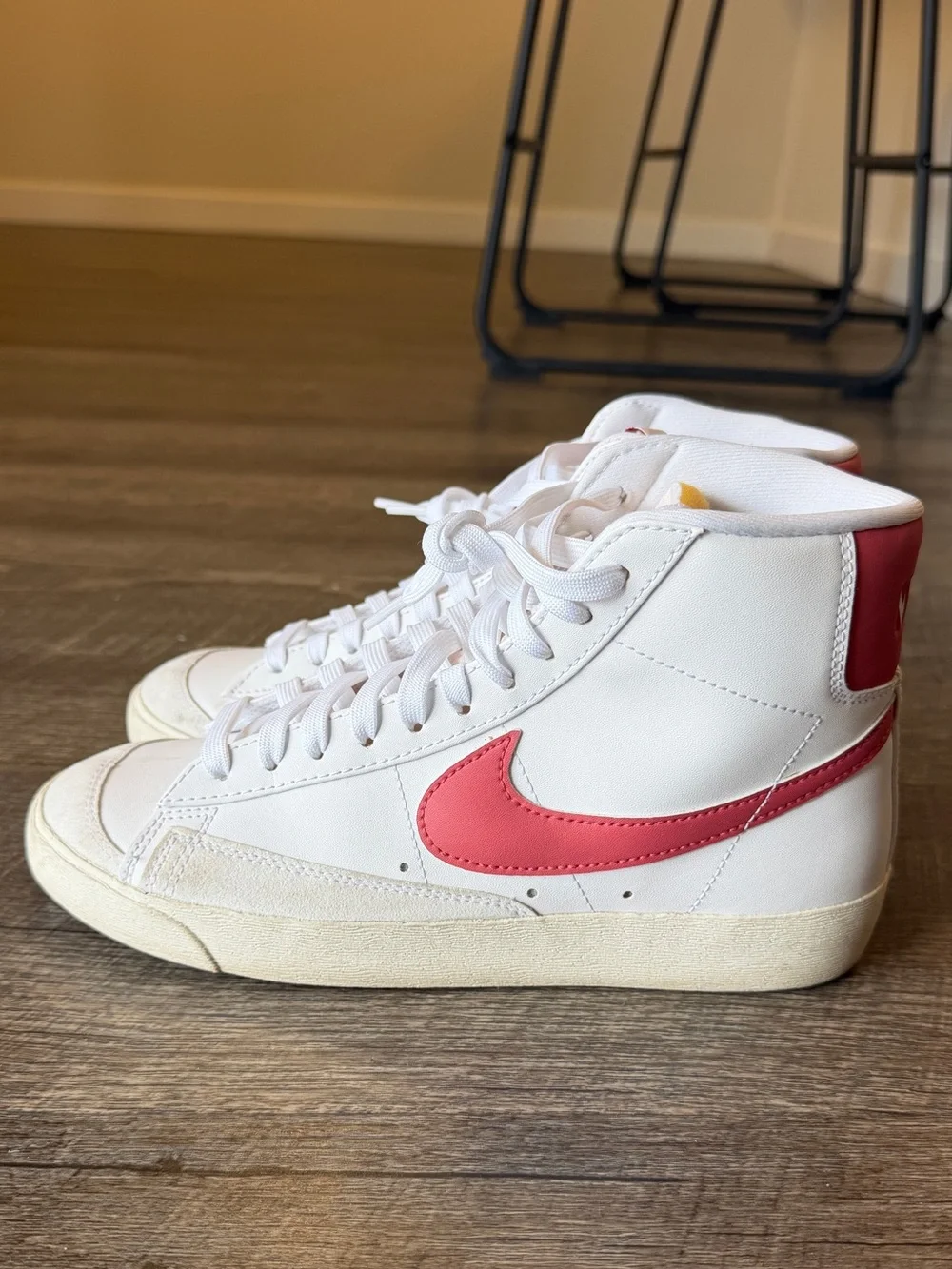 Nike Blazer mid 77 Women’s High-Top Sneakers red stardust Size 8.5